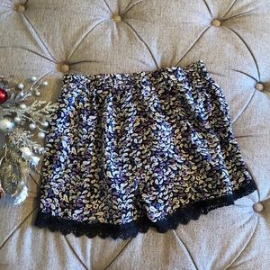 Laced ruffle shorts